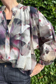 Filora Blouse | Plum Flower | Bluse fra Black Colour