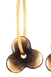 HAZE | Black & Guld | Øreringe med porcelæn blomst fra SCHERNING