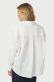 Dalma Dori Emb Shirt | White | Bluse fra Neo Noir