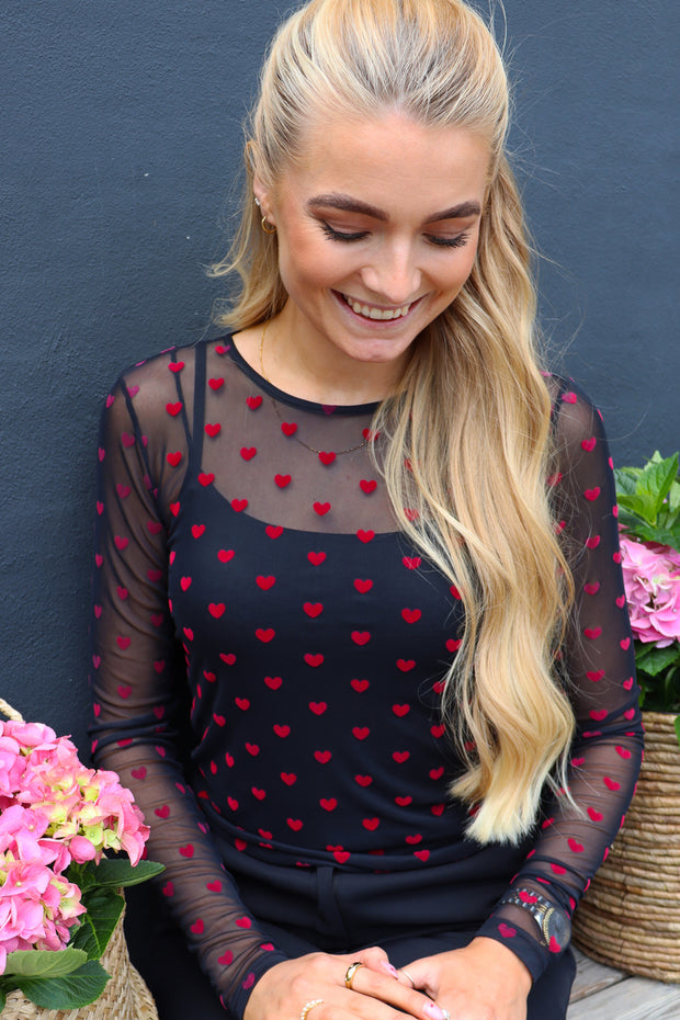 Mesh Ls Tshirt | Black Red Flock Heart | Bluse fra Liberté