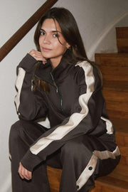 Vera Track Suit Blouse | Dark Brown | Bluse fra Neo Noir
