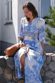 Stellar Paisley Border Dress | Ash Blue | Kjole fra Neo Noir