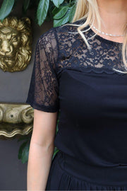 Lisa Ss Lace Blouse 2 | Black | Bluse fra Liberté
