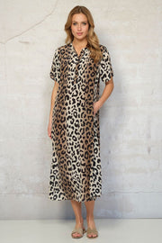 Caroline Dress SS 2525 | Leopard | Kjole fra Prepair