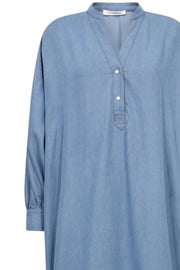 TitusCC Denim Tunic Dress | Denim Blue | Kjole fra Co' Couture