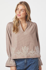 Amara Striped Emb Blouse | Kamel | Bluse von Neo Noir