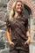 Zelda S/S T-Shirt | Coffee Paisley | Blusser fra Black Colour