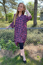 Luna Tunic Shirt | Midnight Rose | Bluse fra Black Colour