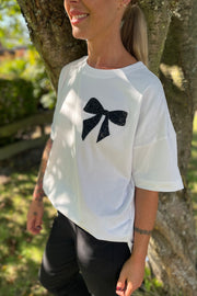 Carol Tee 205698 | Star Off-white w. Black | T-Shirt fra Freequent