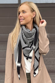 Imperial Scarf | White & Black | Tørklæde fra French Laundry