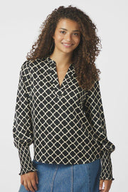 Landa Tile Print Blouse | Black | Bluse fra Neo Noir
