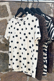 Zelda S/S T-Shirt | White Dot | T-shirt fra Black Colour