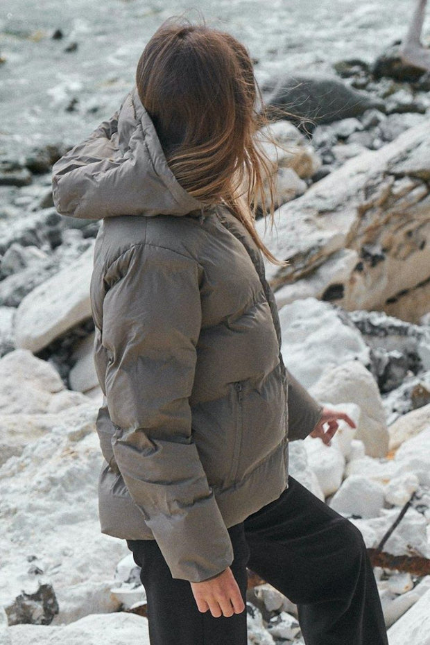 Fox C Puffer Jacket | Dark Taupe | Jakke fra Neo Noir