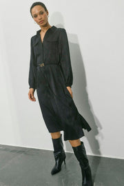 Raya Monogram Dress | Black | Kjole fra Mos Mosh
