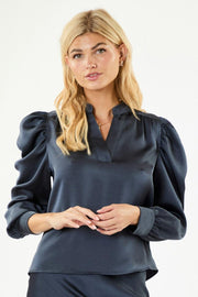 Rosslyn Heavy Sateen Blouse | Midnight Blue | Bluse fra Neo Noir