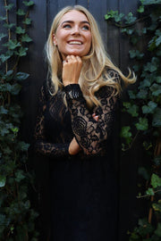Lacy Ls Long Dress | Black Lace | Kjole fra Liberté