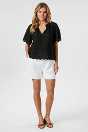 Odet Embroidery Blouse | Black | Bluse fra Neo Noir
