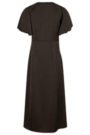 Illana Heavy Sateen Dress | Dark Brown | Kjole fra Neo Noir