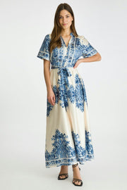 Noelle Paisley Border Dress | Bright Blue | Kjole fra Neo Noir