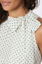 Marli Dot Dress | White | Kjole fra Neo Noir