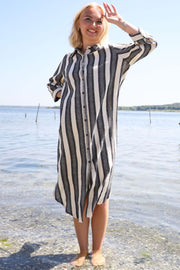 Talia Long Shirt Dress | Black Sand | Kjole fra Black Colour