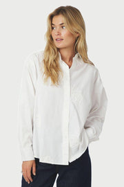 Dalma Dori Emb Shirt | White | Bluse fra Neo Noir