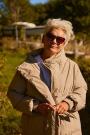 Lilly Long coat | Sand | Frakke fra French Laundry