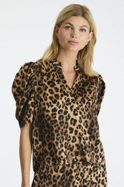 Roella Leo Blouse | Leopard | Bluse fra Neo Noir