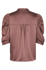 Roella Heavy Sateen Blouse | Dark Rose | Bluse fra Neo Noir