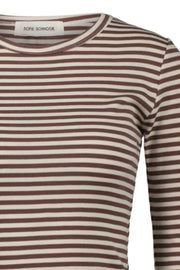 SNOS433 | Brown Striped | T-Shirt fra Sofie Schnoor