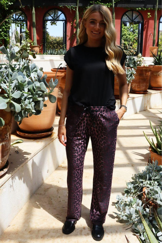 Alma Wide Pants | Bordeaux Lux Leo | Bukser fra Liberté