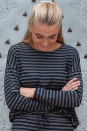 Alma Ls Top | Dark Grey Black Stripe | Bluse fra Liberté