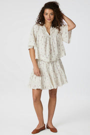 Siama Dobby Flower Blouse | Off White | Bluse fra Neo Noir