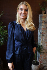 Tiki Ls Twist Blouse | Navy Black | Bluse fra Liberté