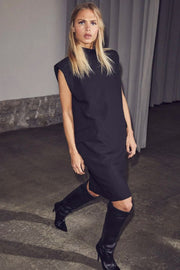 Vola Rib Turtleneck Dress | Black | Kjole fra Co'couture