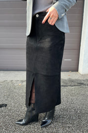 Mella Suede Skirt  | Black | Leather fra Mos Mosh