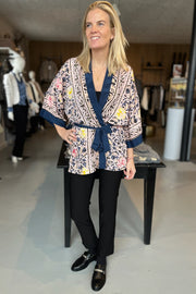 Luna Short Kimono | Blue Decor | Kimono fra Black Colour