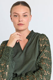 Essa Blouse 205567 | Kombu Green | Bluse fra Freequent