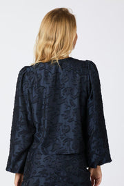 Daliska Artwork Blouse | Navy | Bluse fra Neo Noir