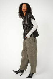 Aylin Leather Vest | Black | Vest fra Mos Mosh