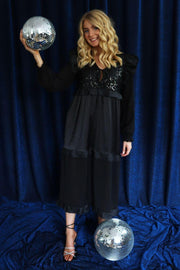 Nor Ls Frill Dress | Black Sequins | Kjole fra Liberté