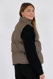 Annike C Puffer Waistcoat | Dark Taupe | Vest fra Neo Noir