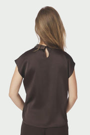 Fleur Drapy Satin Blouse | Dark Brown | Bluse fra Neo Noir