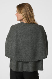 Josei Double Knit Cape | Grey | Strik fra Neo Noir