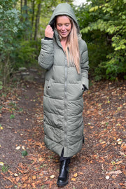 Lulu Extra Long Puffer Jacket | Army | Frakke fra Lululia