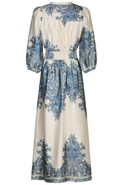 Stellar Paisley Border Dress | Ash Blue | Kjole fra Neo Noir