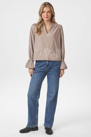 Amara Striped Emb Blouse | Kamel | Bluse von Neo Noir