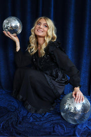 Nor Ls Frill Dress | Black Sequins | Kjole fra Liberté