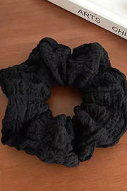 Solid Black Scrunchie | Black | Hårelastik fra By Timm