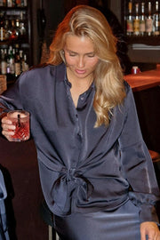 Naja Satin Shirt | Midnight Blue | Bluse fra Neo Noir